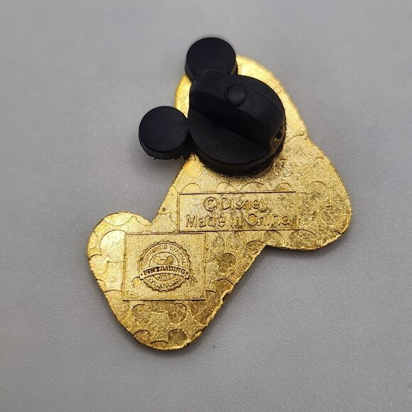 Disney Pin Steamboat Willie Mickey Mystery Hats Collection 2017 - Picture 2 of 3